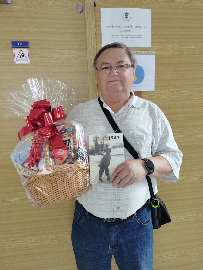Jirka Dočekla, dárek Čepičkovi od členů předsednictva